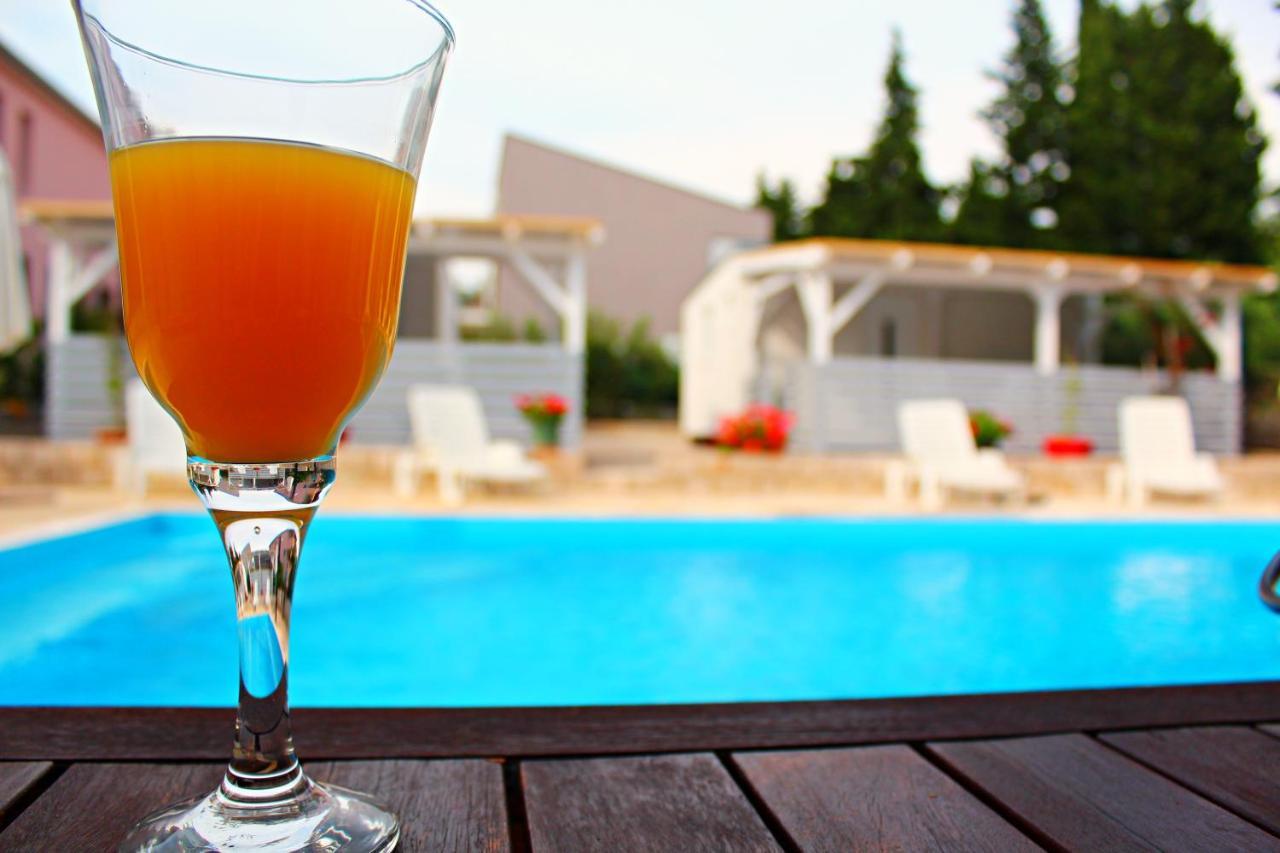Bungalow Vice With Pool Pakoštane Buitenkant foto