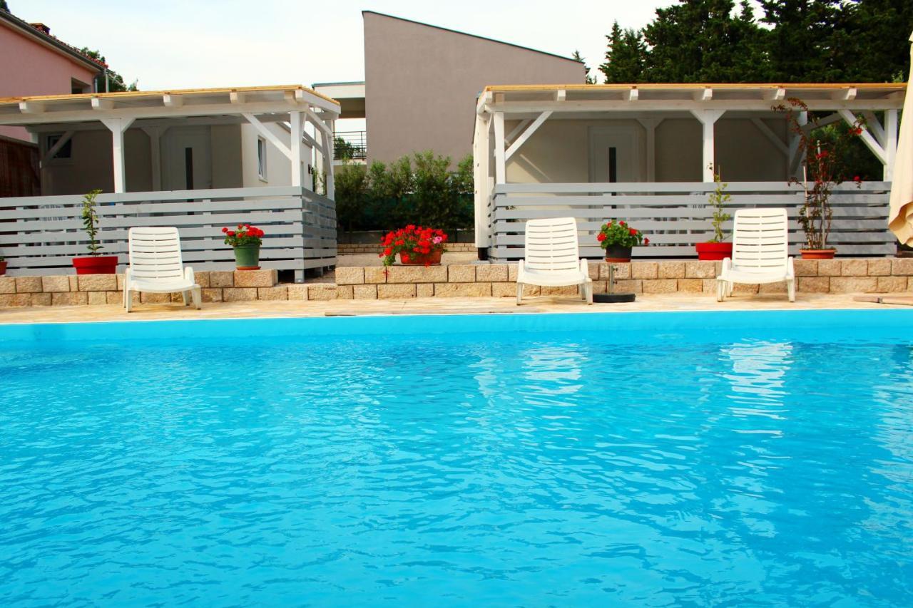 Bungalow Vice With Pool Pakoštane Buitenkant foto